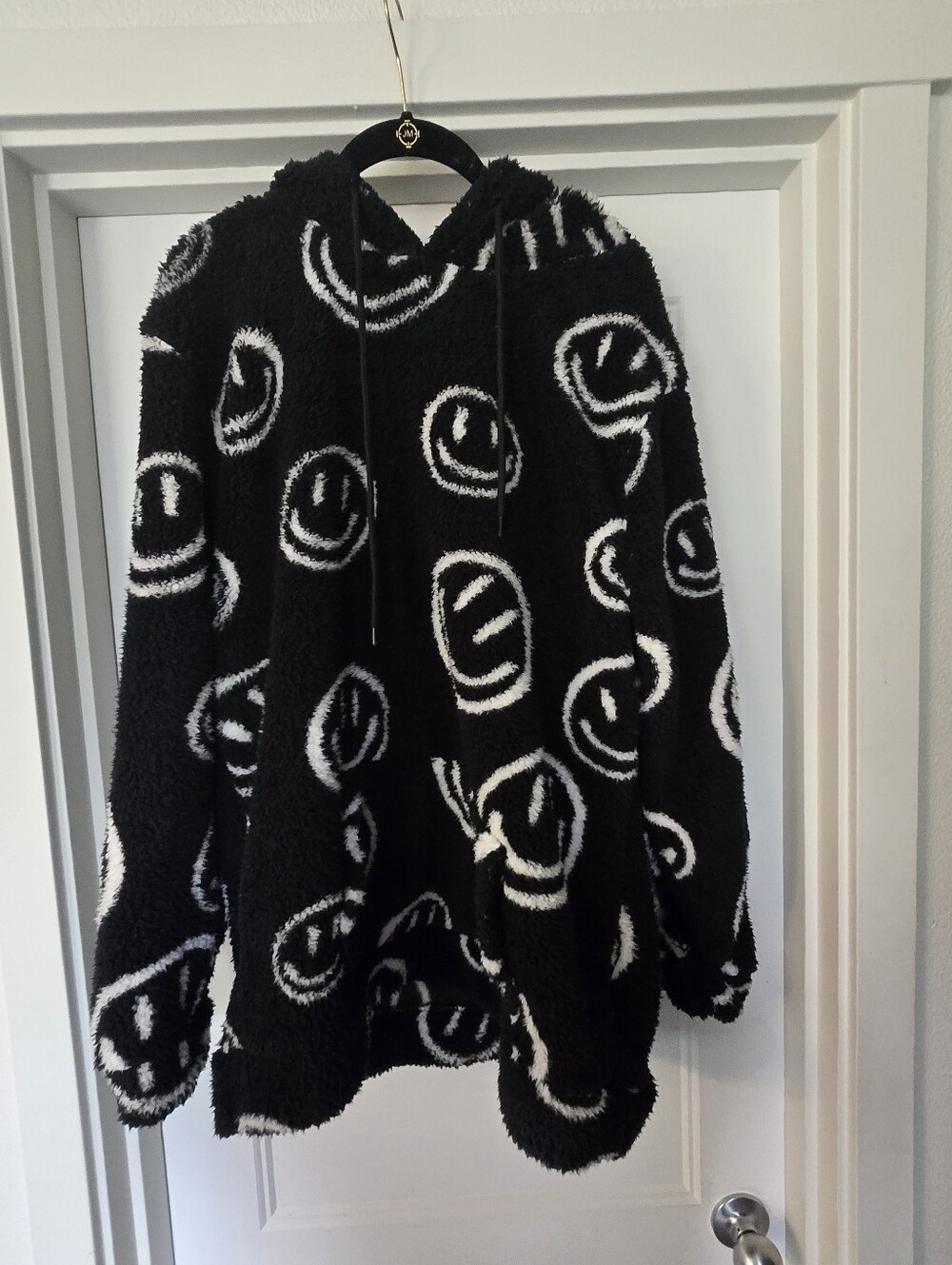 NWT! Black and White Smile Pattern Fuzzy Hoodie. Size XL